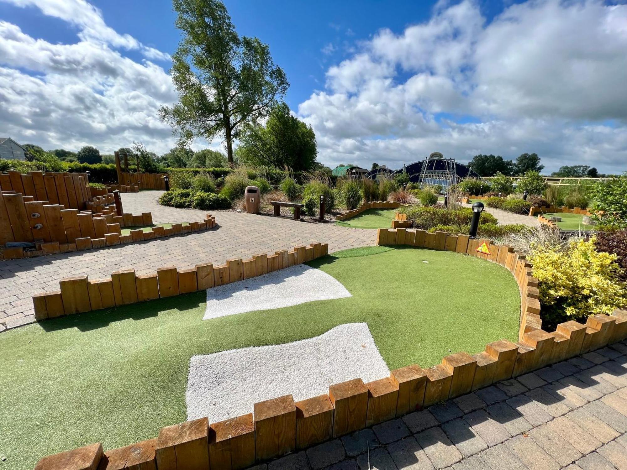 Puddleducks, Dog Friendly Hot Tub Lodge South Cerney Esterno foto